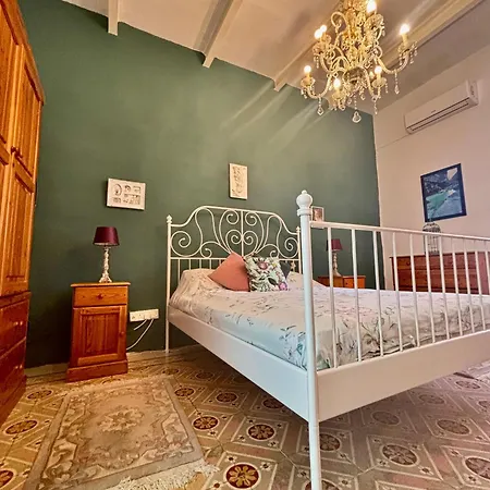 Lilac - Authentic Shared Maltese Guest house *